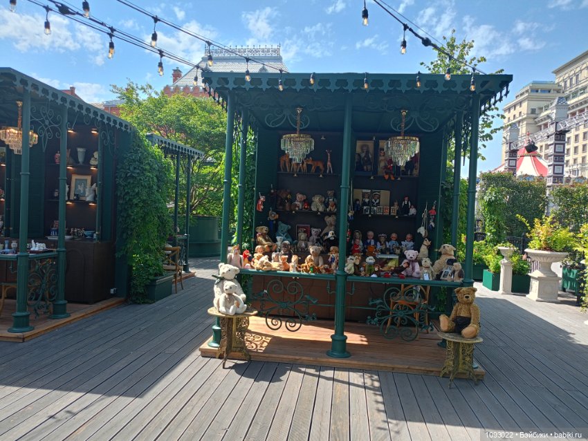 Лето в Москве! Винтажный маркет на площади Революции