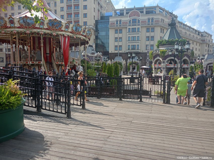 Лето в Москве! Винтажный маркет на площади Революции (фото 10)