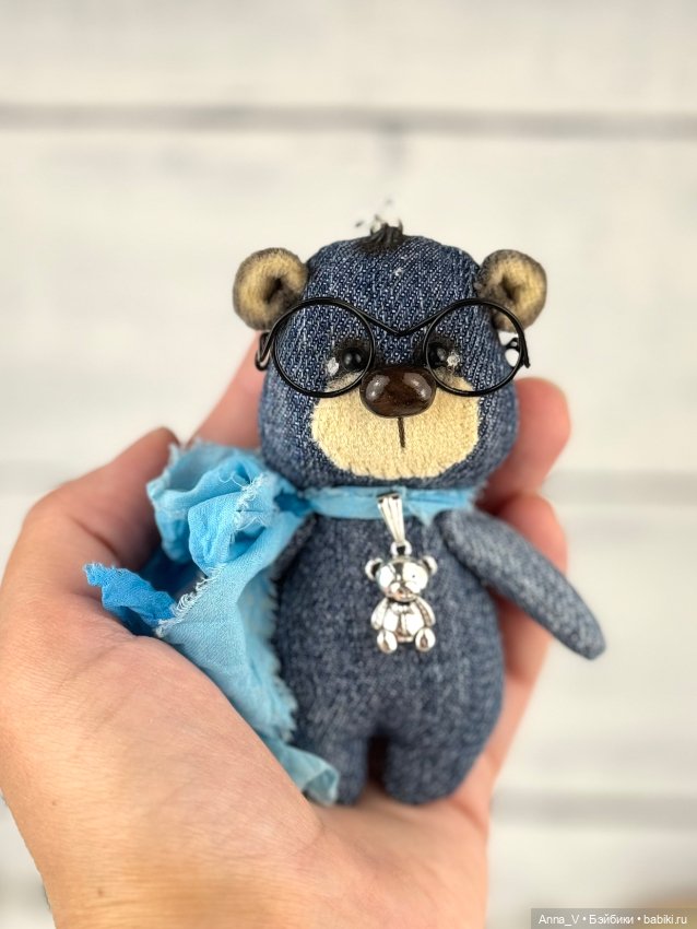 Тедди мишка Элфи с джинсовым брелочком (фото 5)