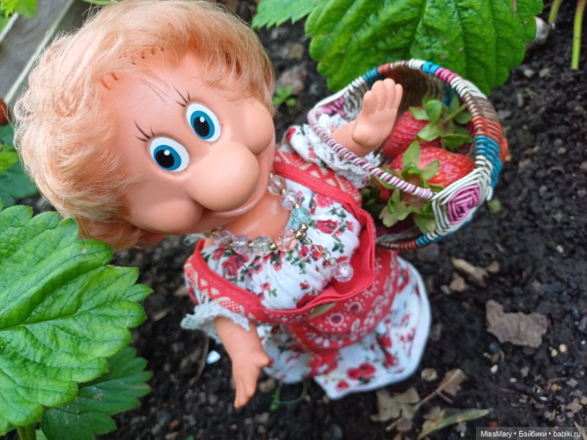 Собираем клубнику — Винтажные куклы ГДР (Немки): Бигги