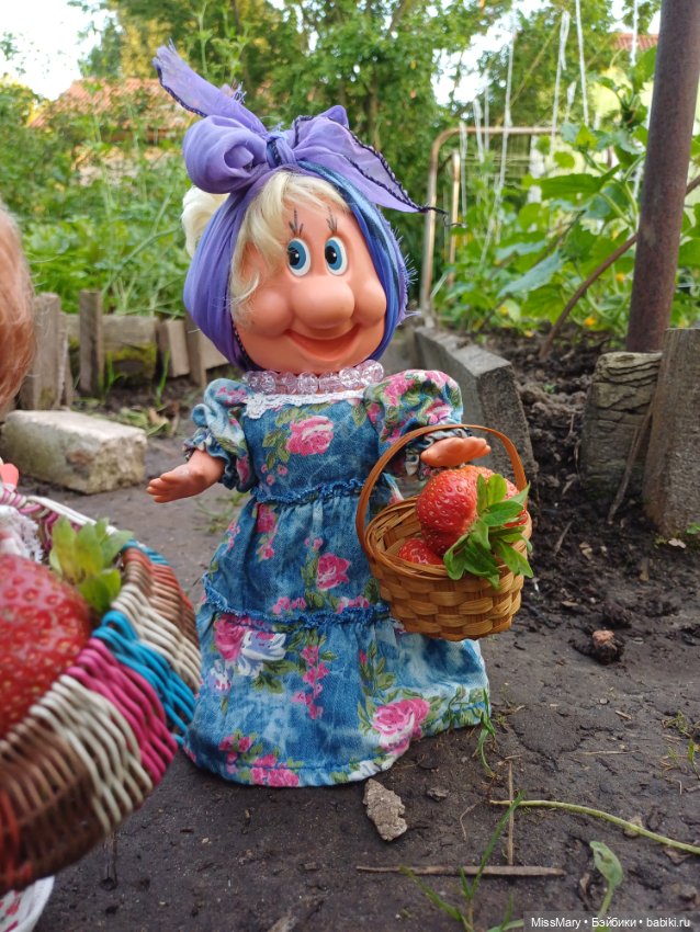 Собираем клубнику — Винтажные куклы ГДР (Немки): Бигги