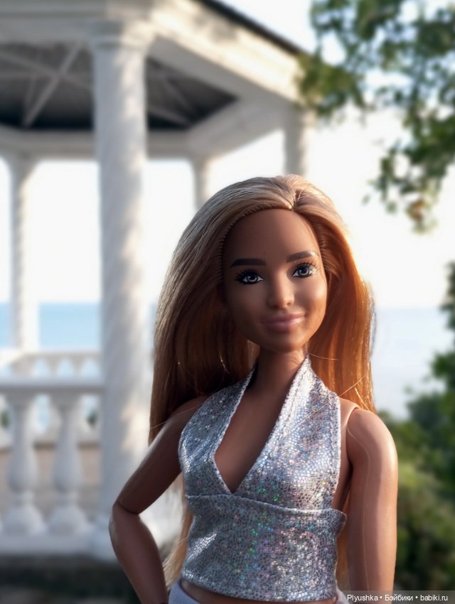 Красотки на море. Фотосессия у белой ротонды