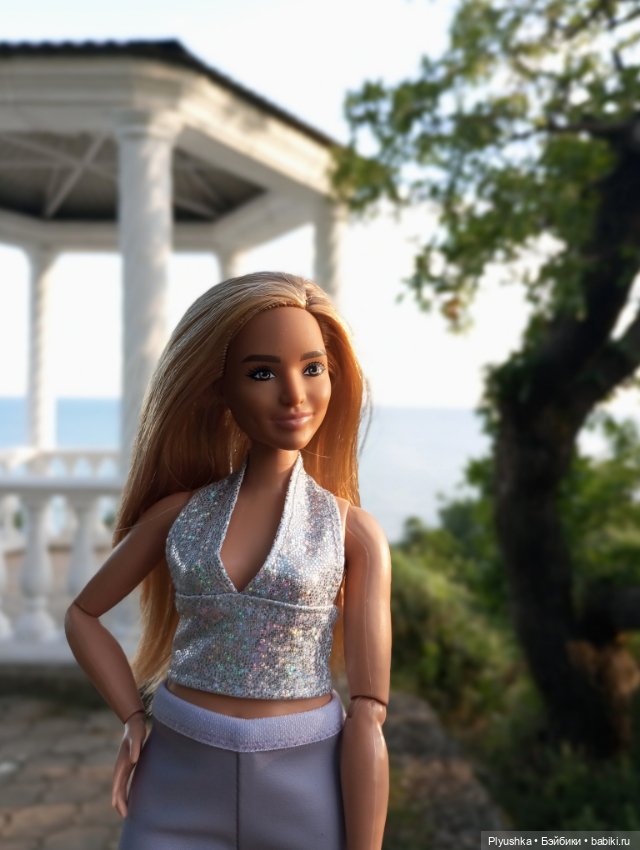 Красотки на море. Фотосессия у белой ротонды