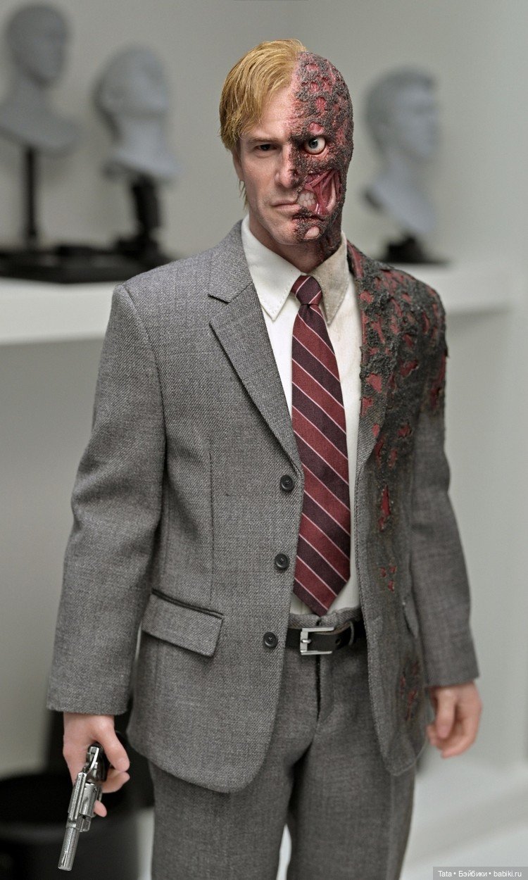 JND Studios и Kojun Works - фигурка Харви Дент, он же Двуликий (фото 5)