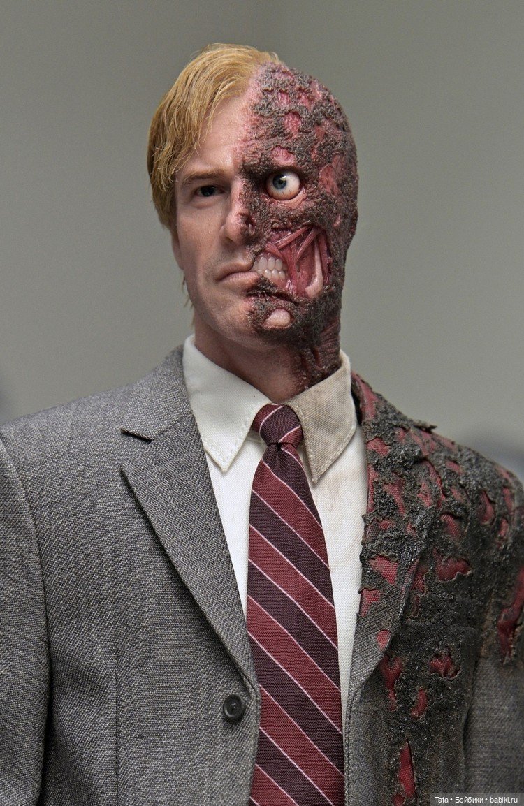 JND Studios и Kojun Works - фигурка Харви Дент, он же Двуликий (фото 4)