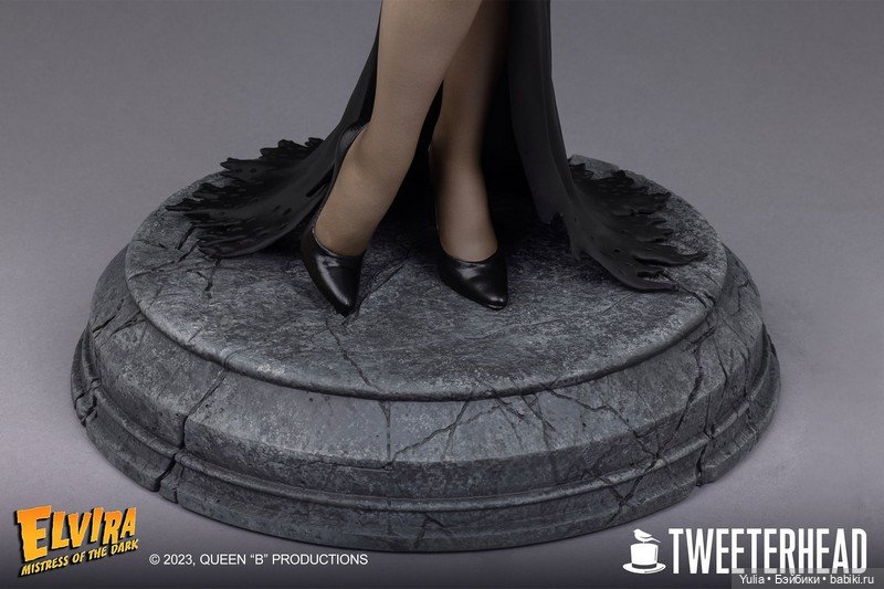 Tweeterhead - статуя Эльвиры (фото 8)