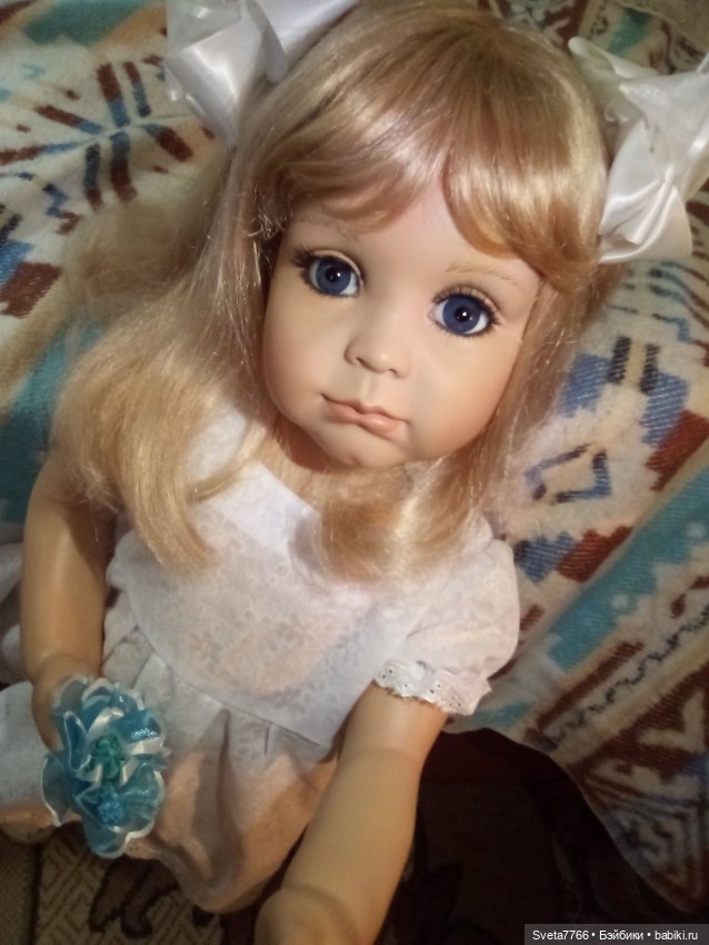 "Словно лучик солнца золотой, ты блистаешь нежной красотой..."