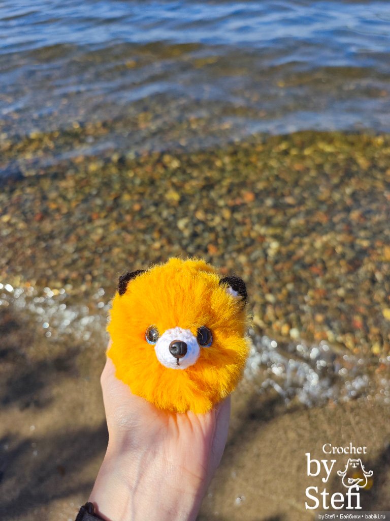 Пушистый лисик на прогулке (фото 8)