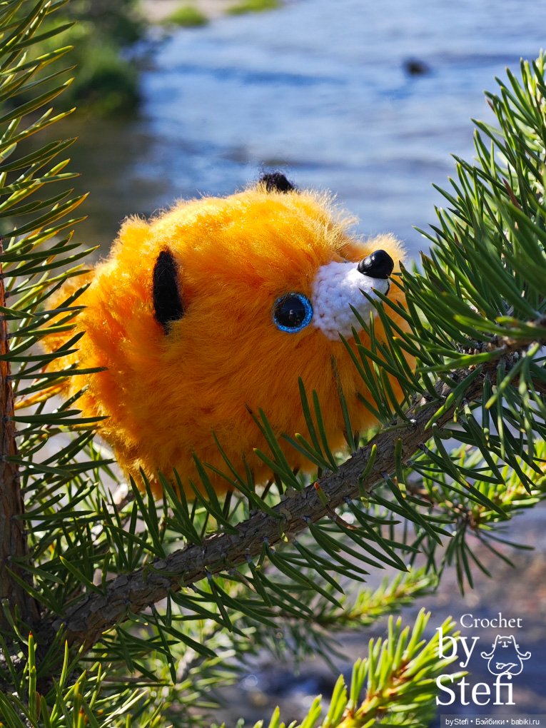 Пушистый лисик на прогулке (фото 2)