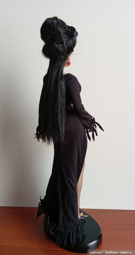 Ведьма, колдунья или просто Элвира от Тоннер