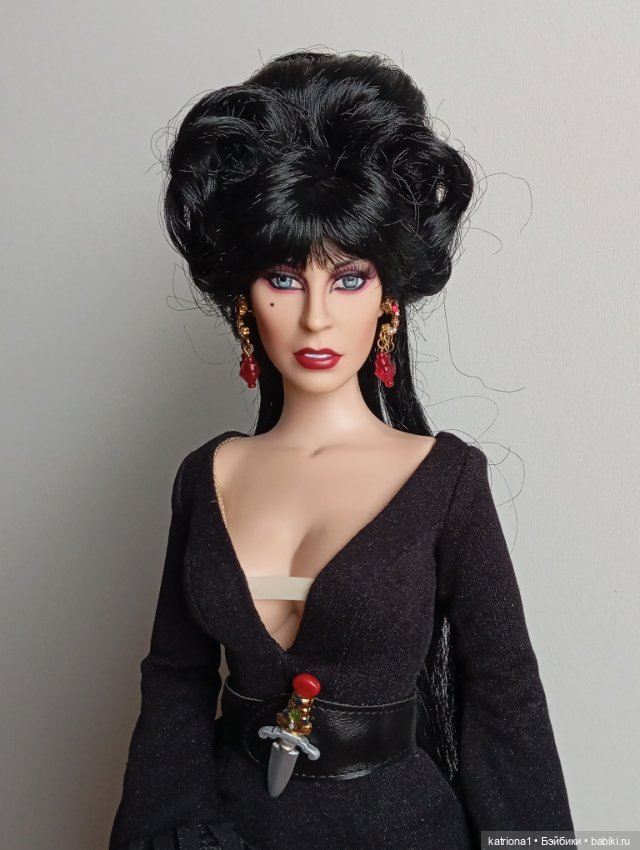 Ведьма, колдунья или просто Элвира от Тоннер