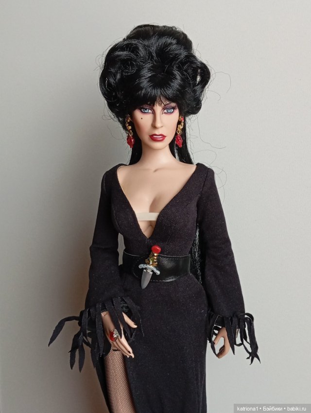 Ведьма, колдунья или просто Элвира от Тоннер