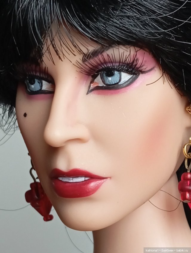 Ведьма, колдунья или просто Элвира от Тоннер