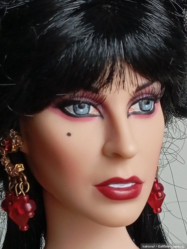 Ведьма, колдунья или просто Элвира от Тоннер