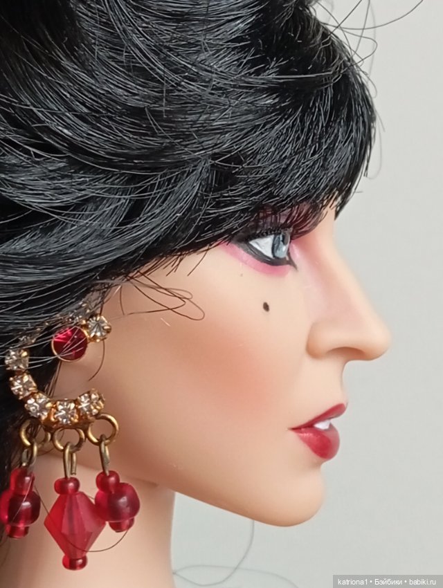 Ведьма, колдунья или просто Элвира от Тоннер