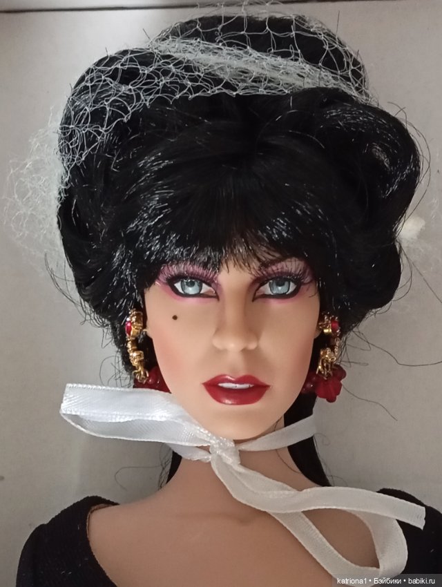 Ведьма, колдунья или просто Элвира от Тоннер