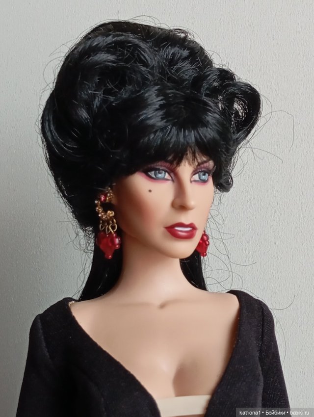 Ведьма, колдунья или просто Элвира от Тоннер