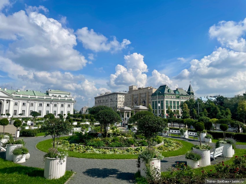Лайт в летнем саду странноприимного дома Шереметьевых