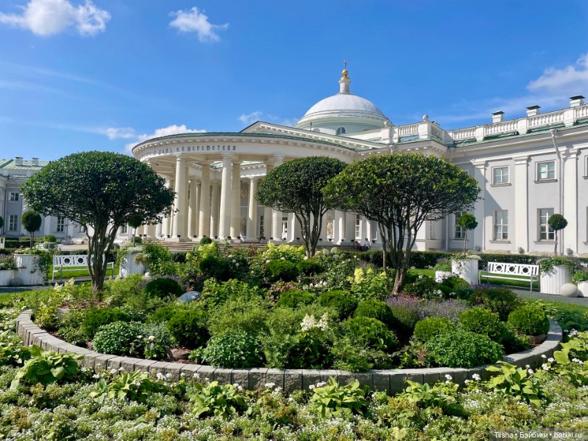 Лайт в летнем саду странноприимного дома Шереметьевых