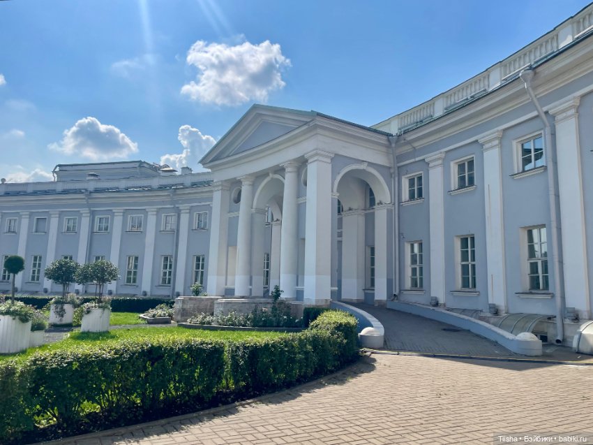 Лайт в летнем саду странноприимного дома Шереметьевых