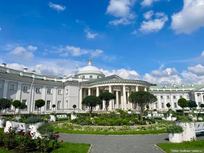 Лайт в летнем саду странноприимного дома Шереметьевых