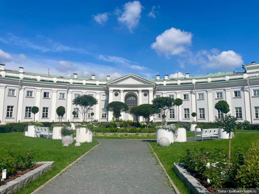 Лайт в летнем саду странноприимного дома Шереметьевых