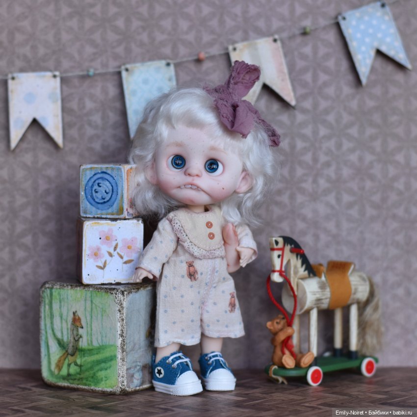 Тонечка... и чей-то пальчик (фото 3)