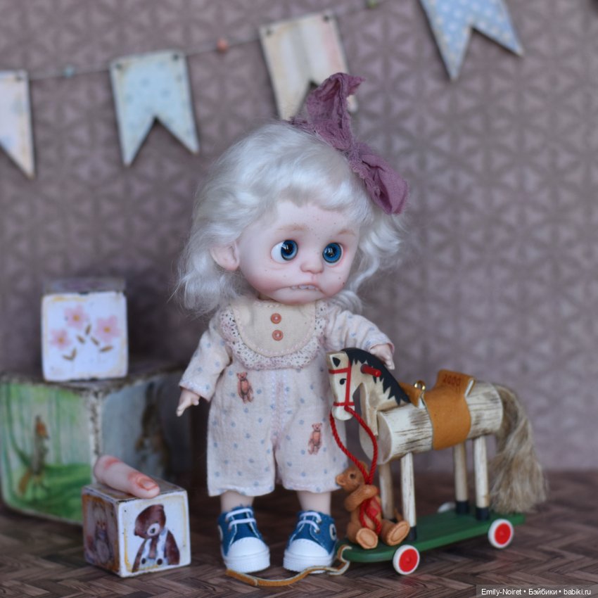 Тонечка... и чей-то пальчик (фото 5)