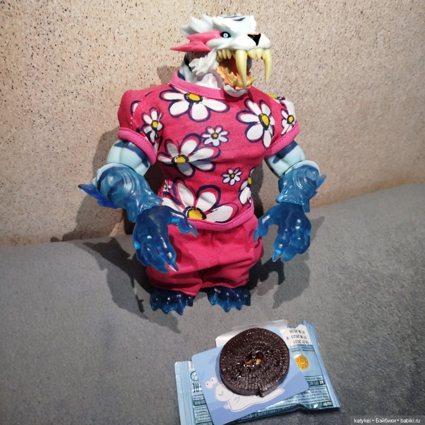 Махох сочиняет (3) и гуляет