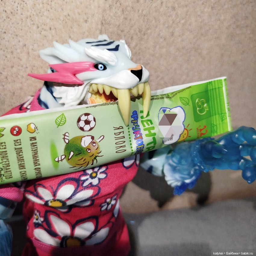 Махох сочиняет (3) и гуляет