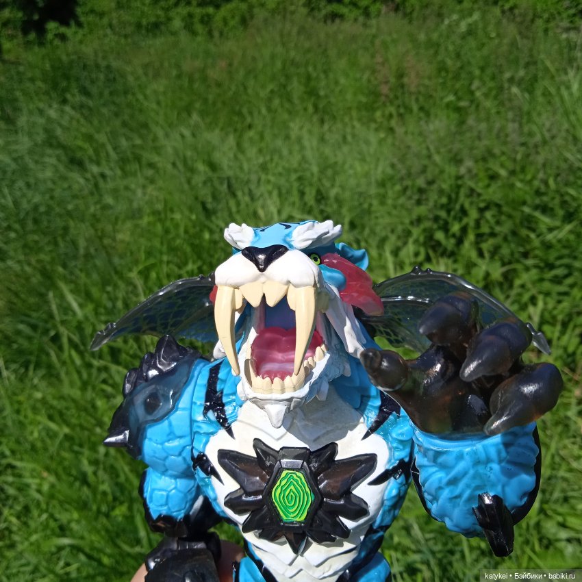 Махох сочиняет (3) и гуляет