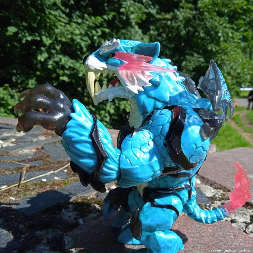 Махох сочиняет (3) и гуляет