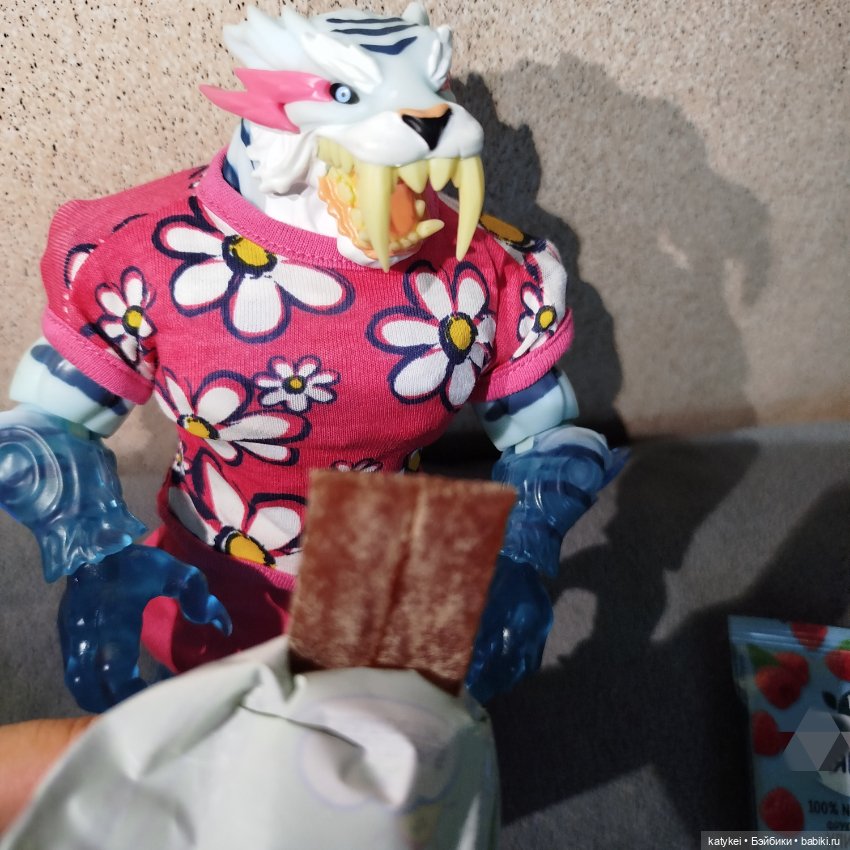 Махох сочиняет (3) и гуляет