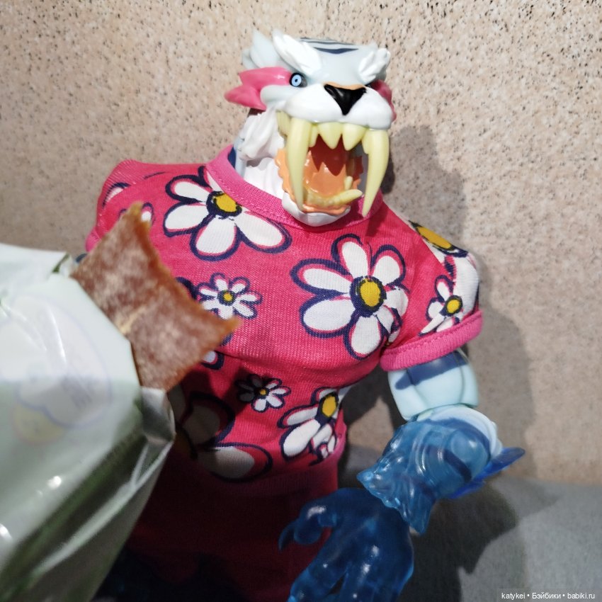 Махох сочиняет (3) и гуляет