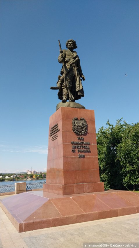 Топиарные скульптуры на Набережной р.Ангары