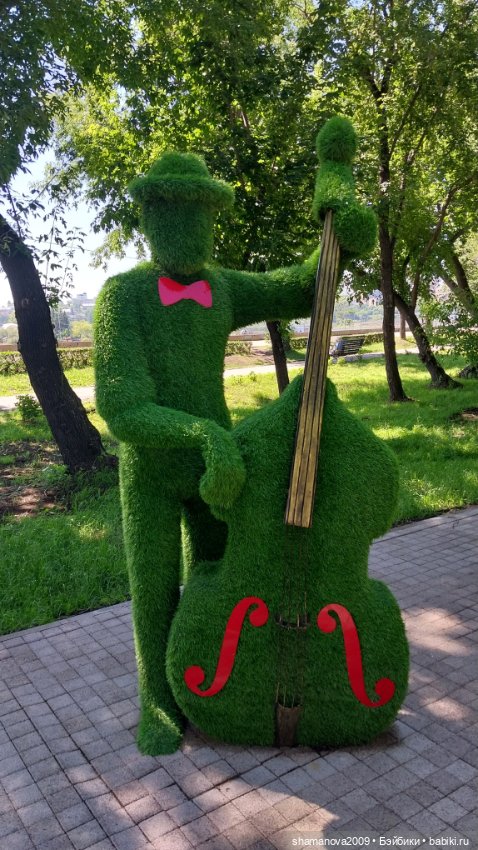 Топиарные скульптуры на Набережной р.Ангары (фото 2)