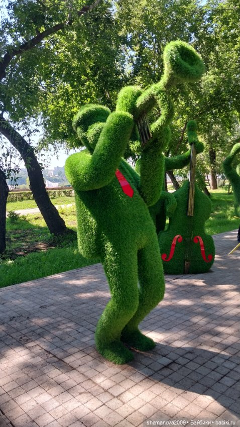 Топиарные скульптуры на Набережной р.Ангары (фото 4)