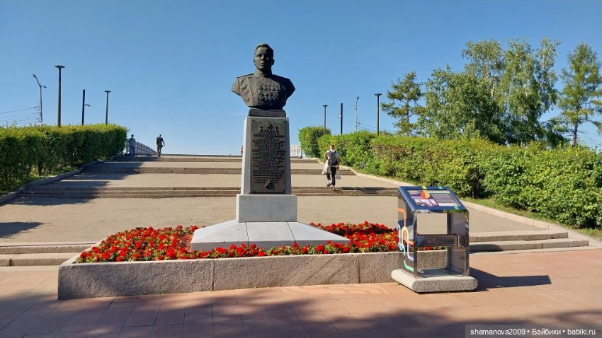 Топиарные скульптуры на Набережной р.Ангары