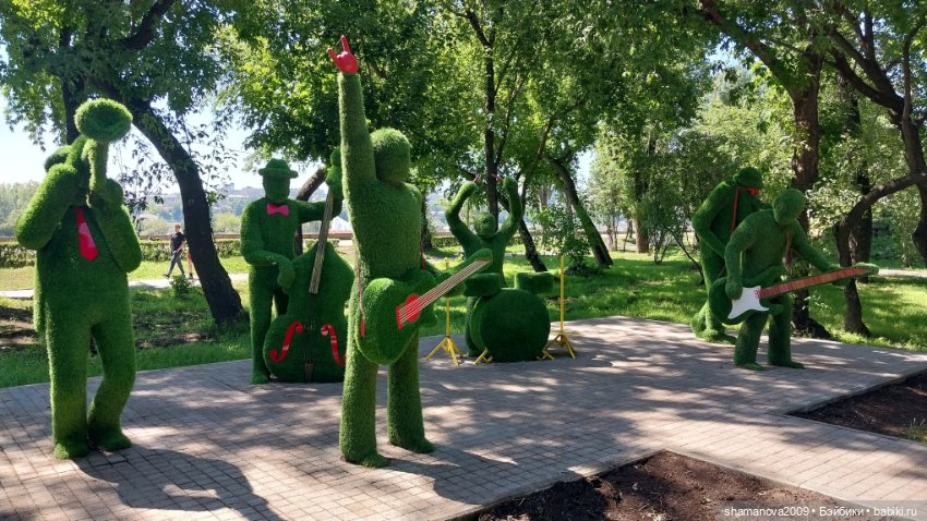 Топиарные скульптуры на Набережной р.Ангары