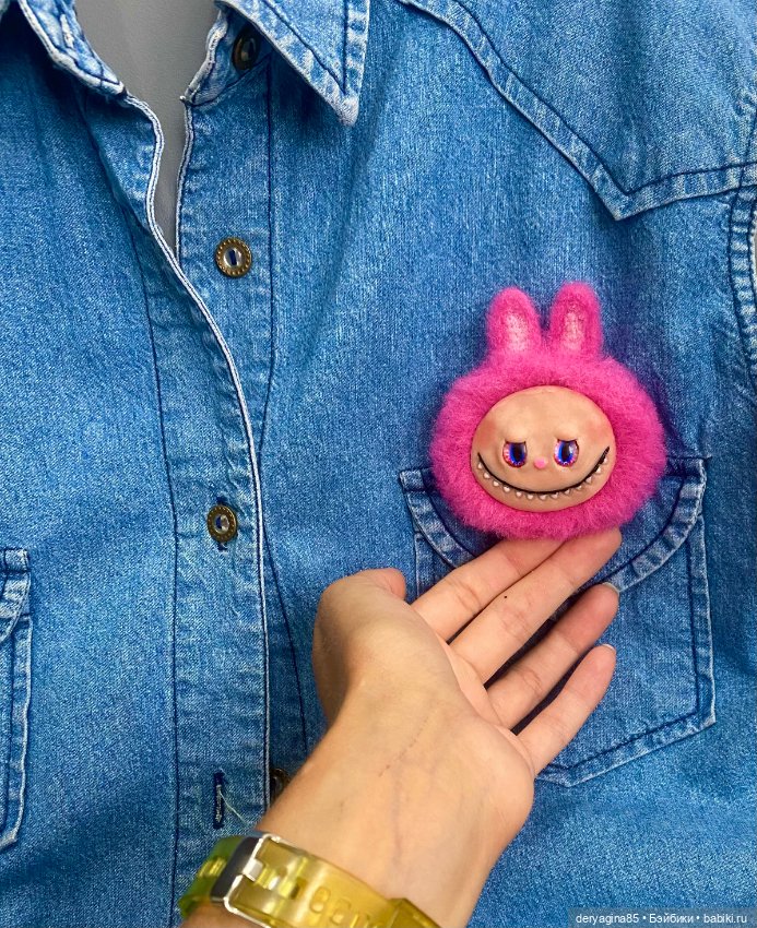Брошь лабубу — Валяные игрушки из шерсти: сухое валяние (фото 6)