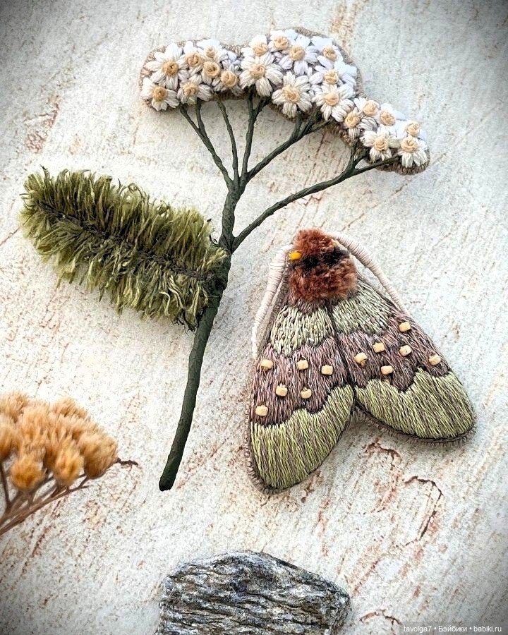 Август - вышивки от брошей до Dior