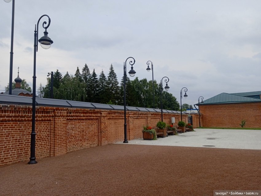 "Август. Ночи похожи на ночи."