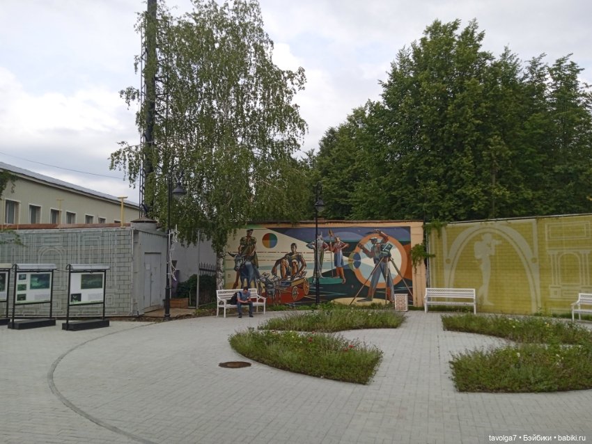 "Август. Ночи похожи на ночи."