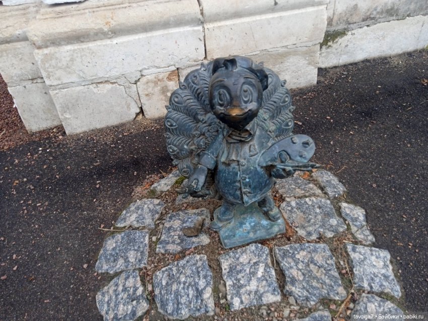 "Август. Ночи похожи на ночи."