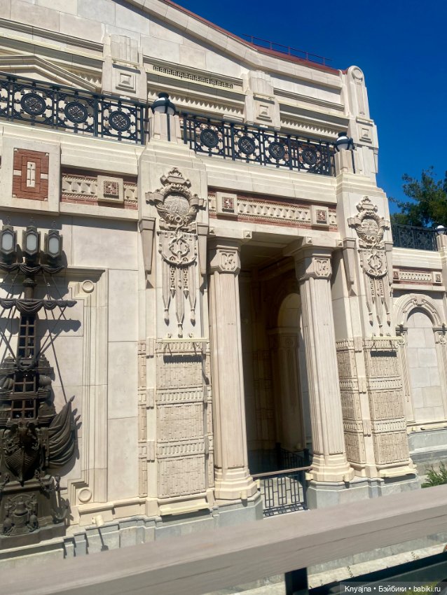 Новый облик Кристи «подружки в пижаме» и ее яркие паолитас (фото 5)