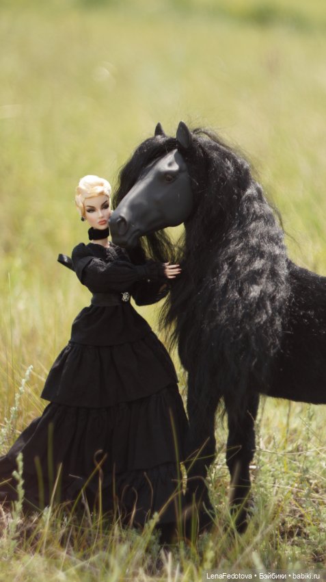 Фризский конь и красавица Дания