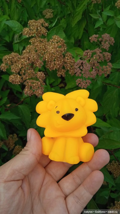 Банановый лев или Все оттенки жёлтого (день льва 2025)