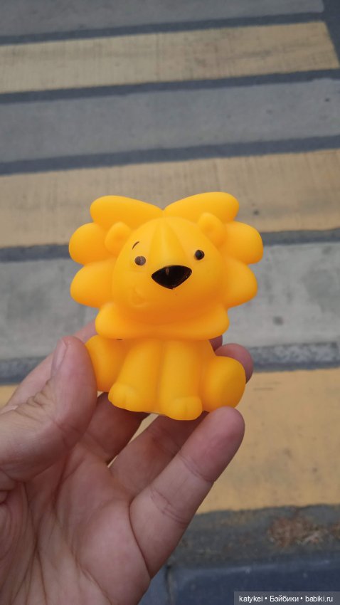 Банановый лев или Все оттенки жёлтого (день льва 2025)