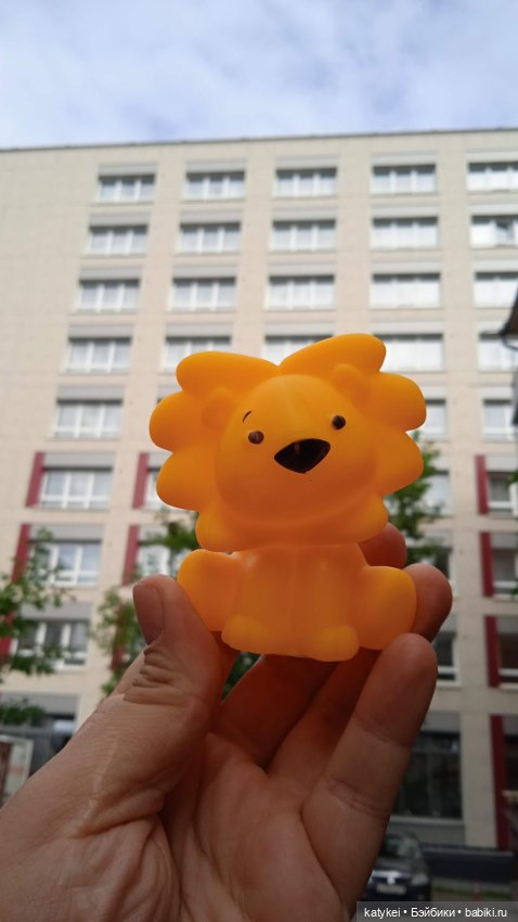 Банановый лев или Все оттенки жёлтого (день льва 2025)