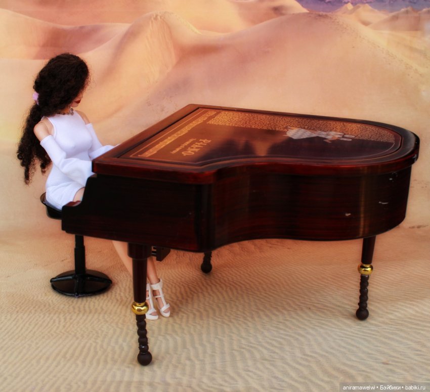 Карина за роялем — Коллекции шарнирных
